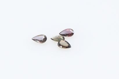 null Lot of four pink-violet sapphire on paper. 

Total weight: 1.16 cts.