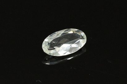 null Oval aquamarine on paper. 

Weight : 1.95 cts.