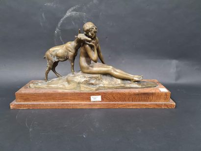 null MORLON Alexandre, 1878-1951,

Confidence à une amie,

groupe en bronze à patine...