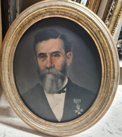 null EHRMENOPOULO CAVALIERE, XIXe siècle,

Portrait d'homme,

peinture sur plaque...