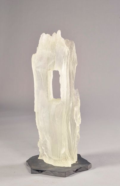 null 
REID Colin, né en 1953




R 817




sculpture en verre blanc givré sur une...