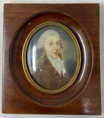 null SHERIDAN, attribué à 

Portrait d'homme 

Miniature à vue ovale 

8 x 6.5 c...