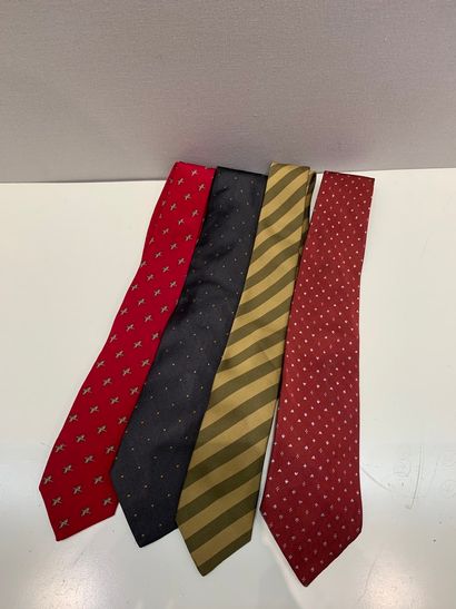 null Un lot de 4 cravates : Carven, Boss, Paparazzi, Cerrutti