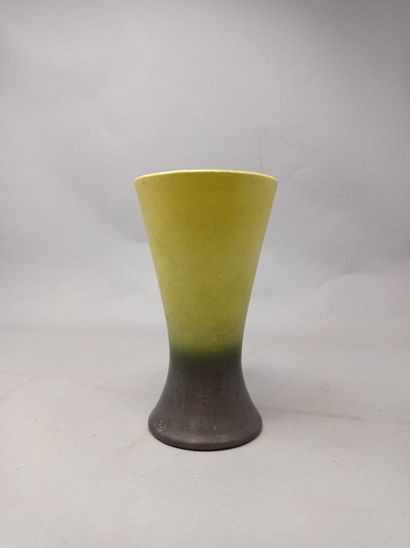 CHAMBOST Pol (1906 - 1983)

Vase de forme...