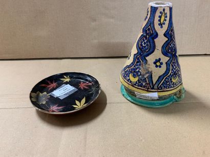 null Vase en faience à décor sous couverte de motifs polychrome dans le gout de l'Orient,...