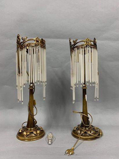 null 
Pair of lamps in the style of the Roaring Twenties with pendants

Ht. 47.5...