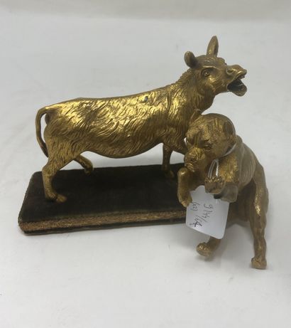 null Petit âne et un chien en bronze doré

l'un reposant sur une base rectangulaire...
