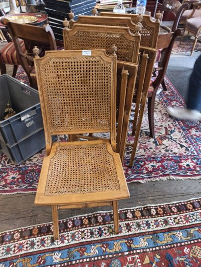 null 4 chaises pliantes cannées

Style Louis XVI