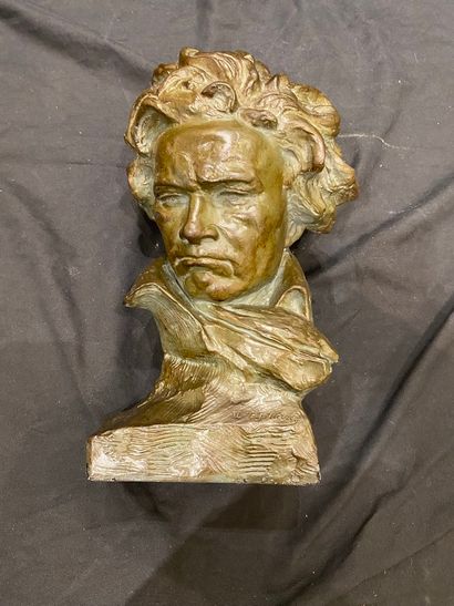 null CIPRIANI

Tête de Beethoven

Plâtre patiné immitant le bronze

Accident / manques...