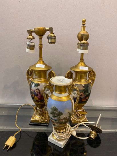null Lot de porcelaine XIXème : paire de vases en porcelaine de Paris montés en lampe,...
