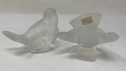 null LALIQUE France

Two frosted crystal sculptures of birds.

Signatures and labels

H....