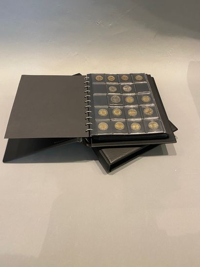 null 2 binders of European coins, mainly in euro