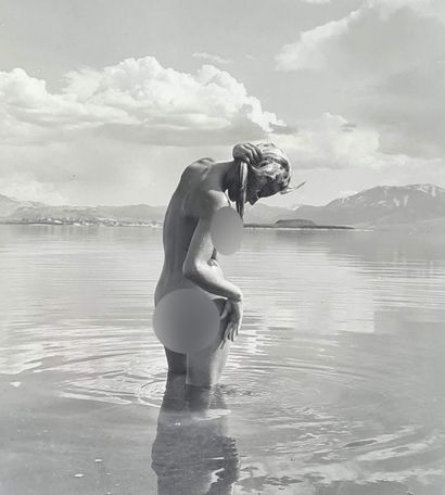 null André de DIENES (1913-1985). 

Female nude. Circa 1960. Framed silver print....