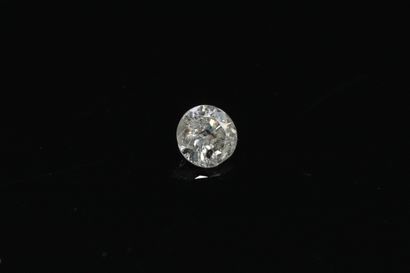 null Diamant rond sur papier.



Poids : 0.13 ct.