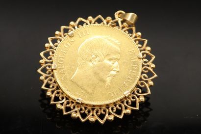 null Pendentif en or jaune 18k (750) ornée d'une pièce en or de 100 francs Napoléon...