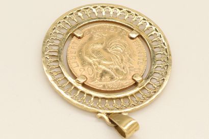null Pièce de 20 Francs or au Coq 1907 monée en pendentif.

Poids : 12.1g.