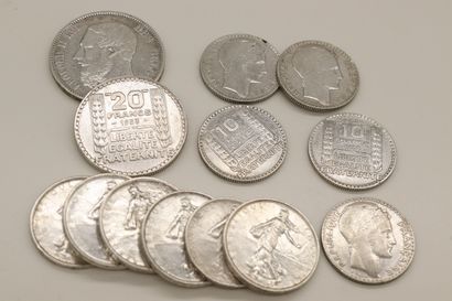 null Lot de pièces en argent comprenant : 

- 5 Francs Leopold II 1873.

- 2 Francs...