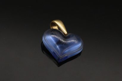 null LALIQUE

Pendentif en verre pressé en forme de coeur, signé Lalique France....