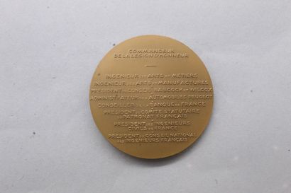 null Médaille de table en bronze 

Avers buste de Jean Louis 1899-1974, sg. : R Cochet.

Revers...
