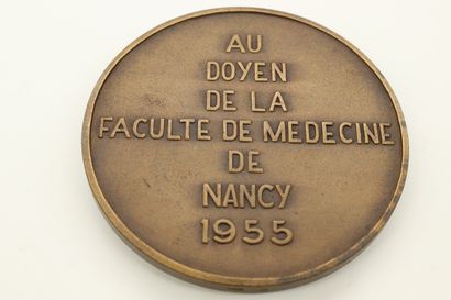 null Médaille de table en bronze

Avers : profil gauche du doyen Jacques Parisot...