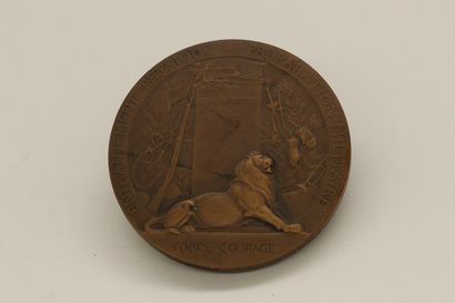 null Médaille de table en bronze PRO-PATRIA, d'ap. P. Grandhomme. Dans un écrin Ministère...