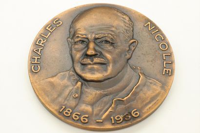null Médaille de table en bronze

Avers : CHARLES NICOLLE, en buste 1866-1966, sbd...