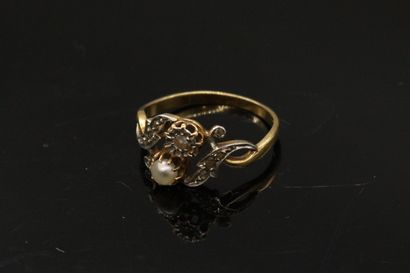 null Bague Toi&Moi en or jaune et gris 18k (750) ornée d'un diamant et d'une perle...