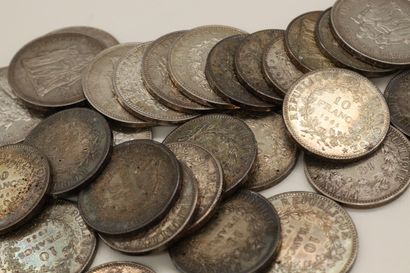 null Lot de pièces en argent comprenant:

50 Francs Hercule 1974x2, 1977x7.

10 Francs...