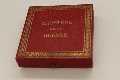 null Médaille de table en bronze PRO-PATRIA, d'ap. P. Grandhomme. Dans un écrin Ministère...