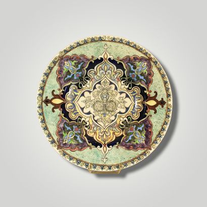 null LIWENTAAL J. (XIX-XX)

Round earthenware dish on pedestal with oriental style...