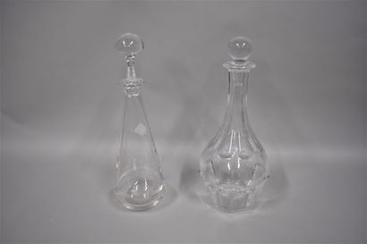 null BACCARAT

Set of two decanters, one for white wine, the other for water.

H.:...