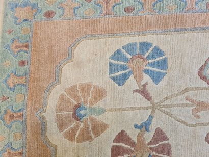 null Lot of two carpets:



- NEPAL

Wool and silk carpet decorated with a flowering...