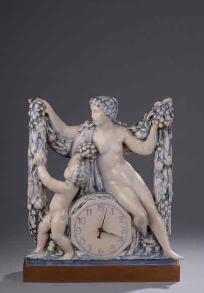 null Richard GUINO (1890 - 1973)

Table clock "Ceres" in white and blue enamelled...