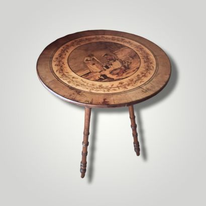 null Small pedestal table in natural wood, the tray with inlaid decoration of a scene...
