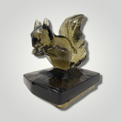 null VERLYS

Squirrel in green pressed glass

Signed on the terrace "MOUGIN

H. 20...