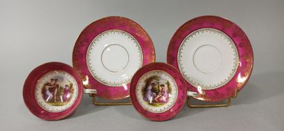 null PAIR OF SMALL COFFEE CUPS IN PORCELAIN. 

Of round form, with their saucer,...
