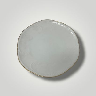 null SEVRES 

Small plate or saucer in white porcelain, the wing with the decoration...