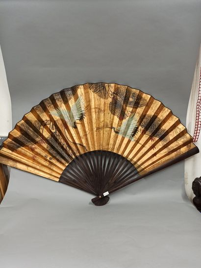 null CHINA - 20th century

Large decorative fan with cranes and pines on a gilded...