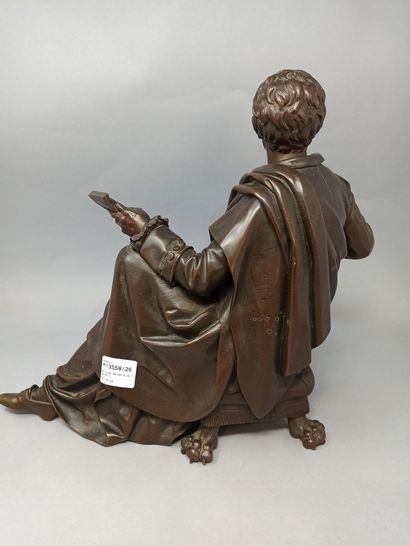 null Bronze de pendule figurant Montesquieu assis écrivant l'Esprit des Lois.

XIXème...