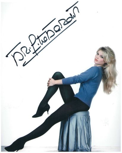  Photographie de Brigitte Bardot, dédicacée 
25 x 20 cm 
 
Provenance : Collection...
