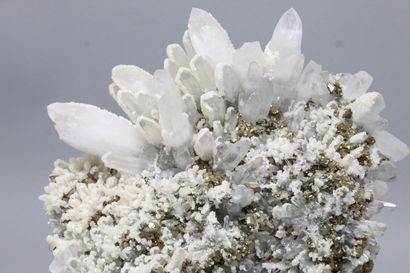 null Belle association quartz, manganocalcite, pyrite : cristaux de quartz terminés

(65...