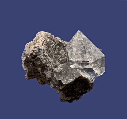 null Herkimer quartz: limpid crystals (6 faces, 15 x 10mm). Lasseville gravel pit,...
