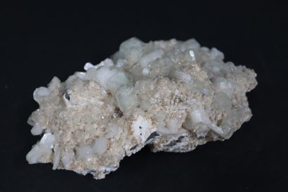 null Apophyllite: green quadratic crystals (30 mm) and white stilbite (35 mm) Poona,...