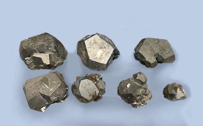 null Pyrite : lot de sept dodécaèdres maclés en "croix de fer" (1986)

Rio Marina,...