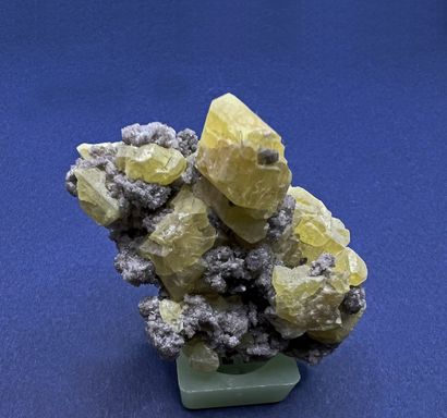 null 
Native sulfur : crystals on dolomite and galena 



Dimensions : 6.2 x 4.5...