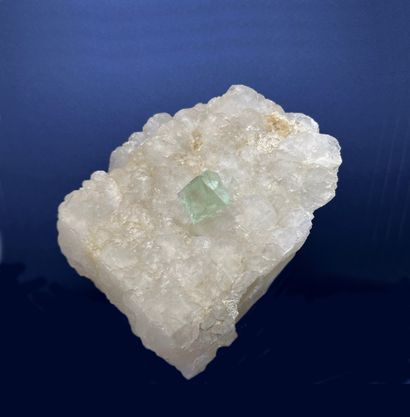 null Fluorite, calcite: perfect cube isolated green and limpid (20 mm edge) on

superimposed...