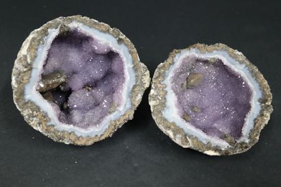null Quartz, calcite : géode complète, "corps" et "chapeau", mamelons quartz 

améthyste...