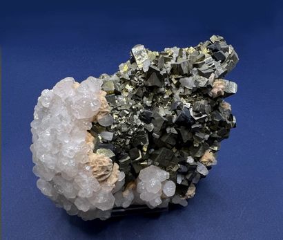 null Association white calcite (15 mm), rhodochrosite (spherules), mispickel, 

marmatite...