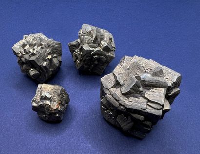null 
Pyrite 



Lot of four syntactic cubic crystals with macles 



Spain 



Dimensions:...