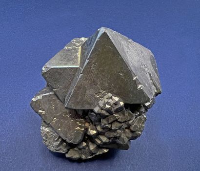 null Pyrite octaédrique (cristaux jusqu'à 50 mm) 

Pérou (G. Pallix, 1977) 

Dimensions...